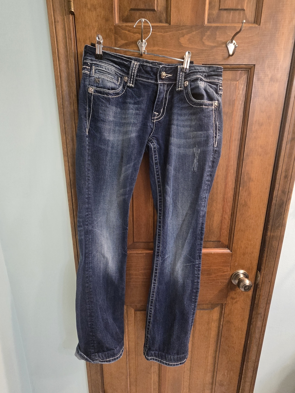 Miss Me Straight-Leg Women’s Jeans in Dark Blue With Detail Back Pockets